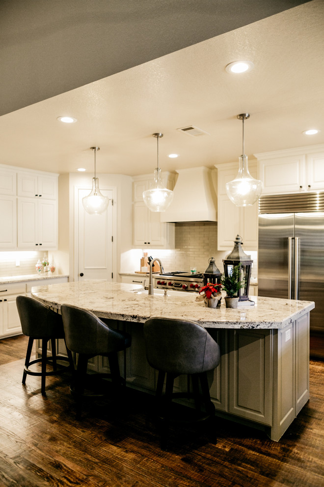 Inspiration for a transitional kitchen remodel in Dallas