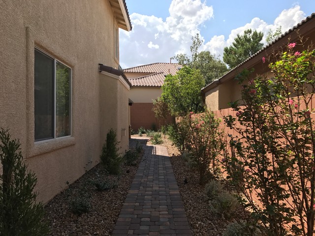Bear Residence modern-garten