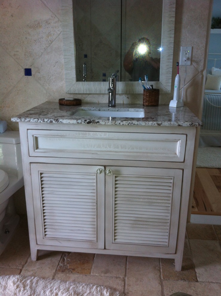 Home design - transitional home design idea in Miami