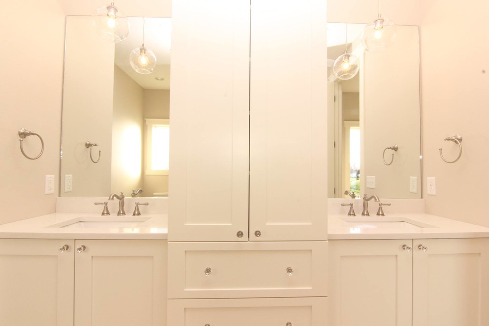 Bathroom - transitional bathroom idea in Cedar Rapids