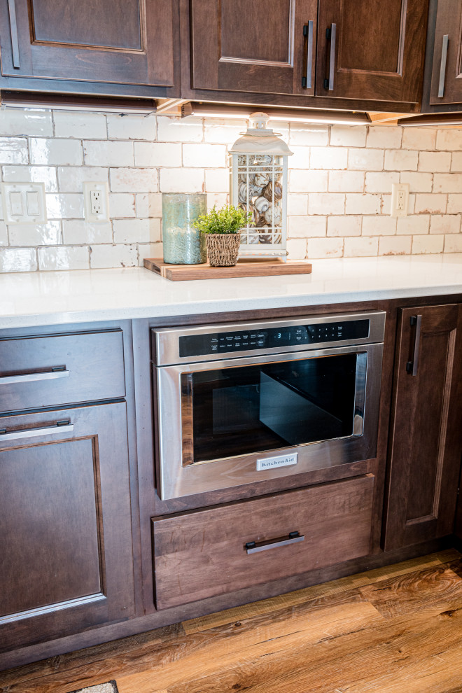 Kitchen - transitional kitchen idea