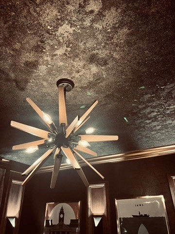 Old Hollywood Cinema Lounge