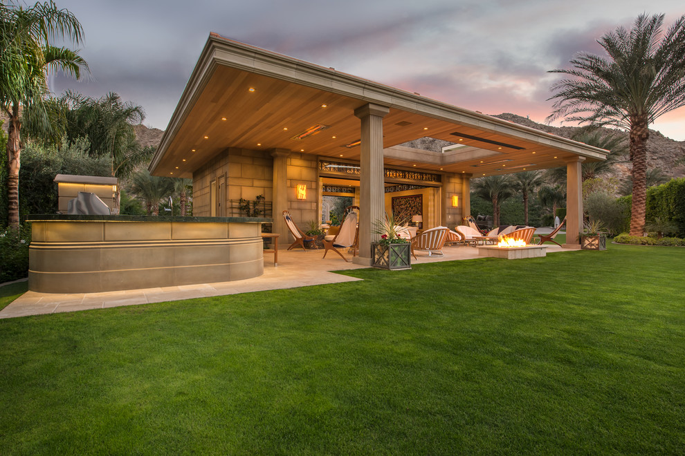 Example of a transitional home design design in Los Angeles