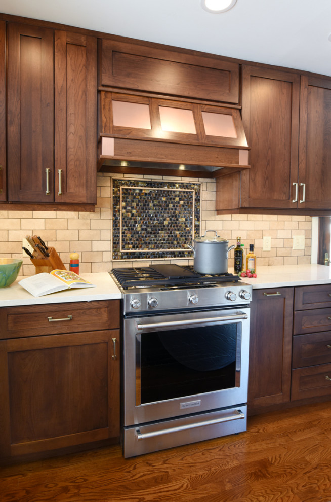 Transitional kitchen photo in Columbus