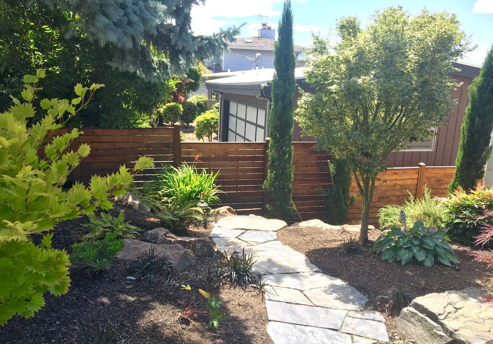 Design ideas for a mid-sized transitional front yard full sun garden in Seattle with a garden path and natural stone pavers.