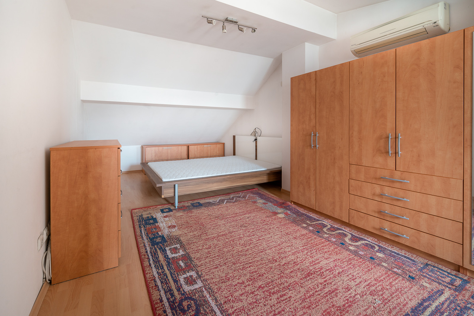 Варна, Хан Пресиян 16