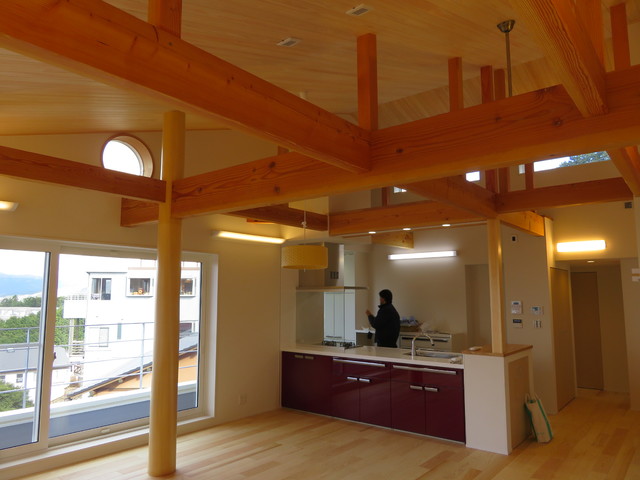 急斜面に建つ別荘住宅 moderne-salon