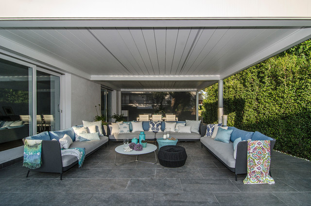 Dise&ntilde;ando un jard&iacute;n en Sitges contemporary-veranda