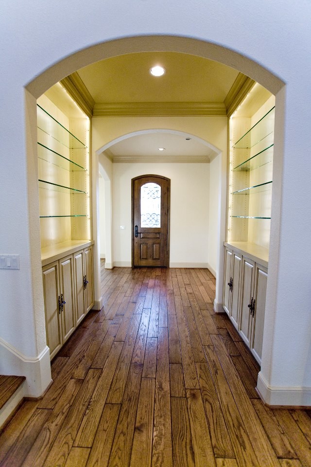 Example of a mountain style entryway design in Houston