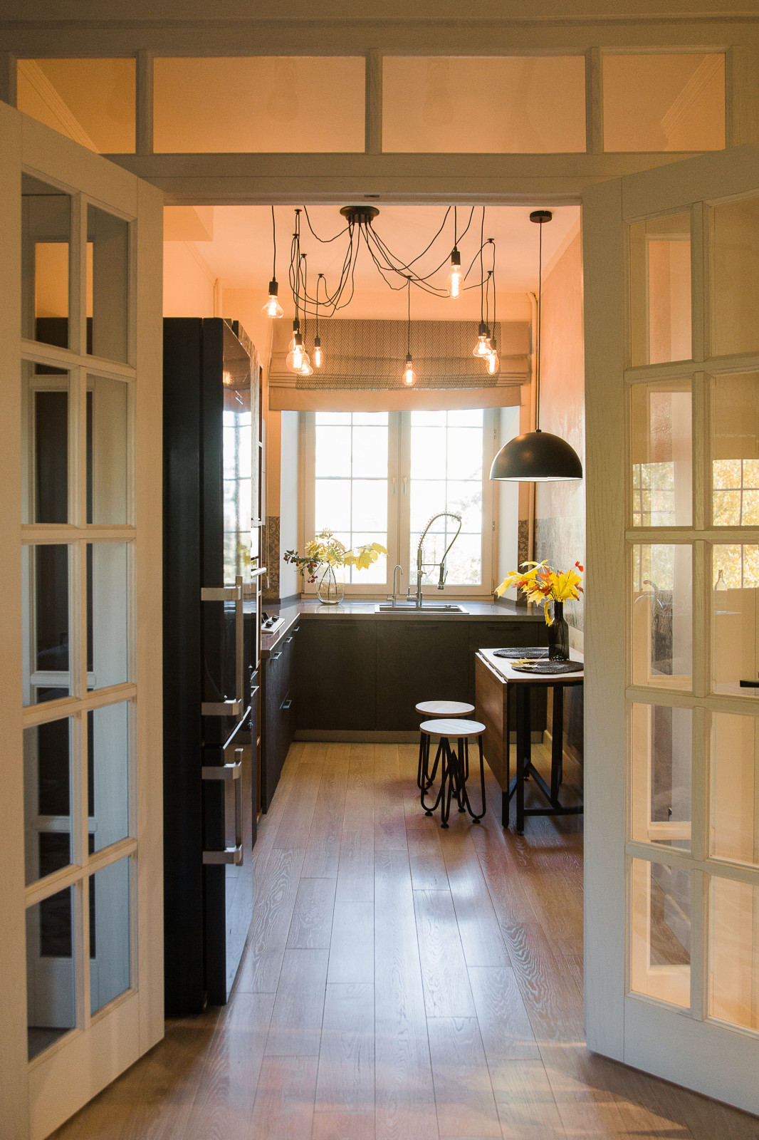 Тёплая осень на Фрунзенской набережной