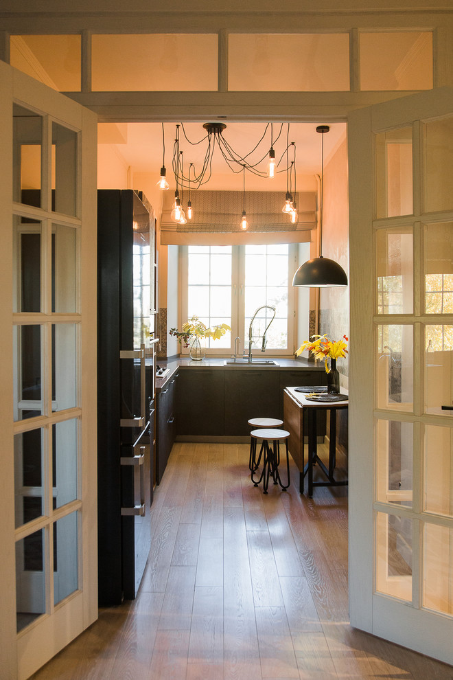 Тёплая осень на Фрунзенской набережной