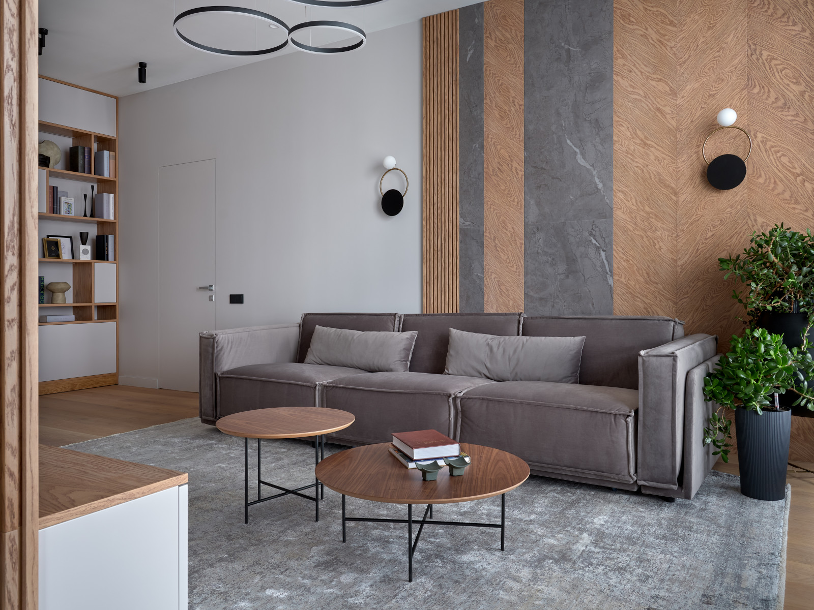 Монохром с деревянными акцентами.Дизайн Анастасия Волчкова.Публикация Elle Decor