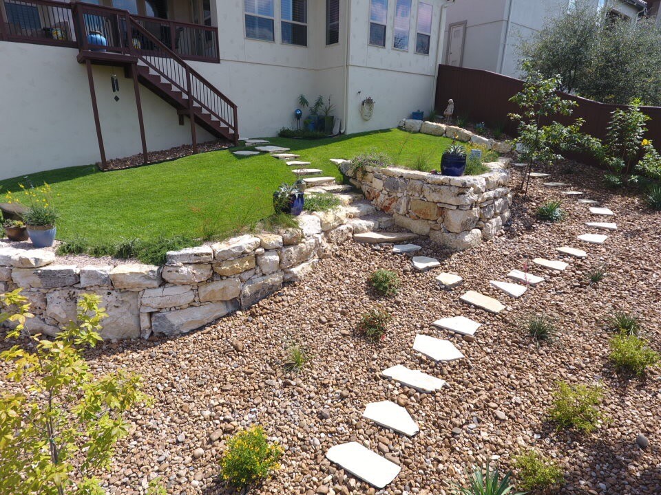 Inspiration for a mid-sized country backyard garden in Austin with a retaining wall.