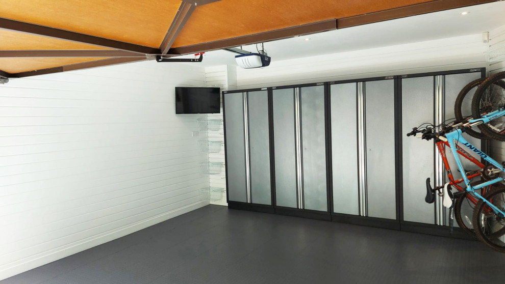 Photo of a contemporary garage in Berkshire.