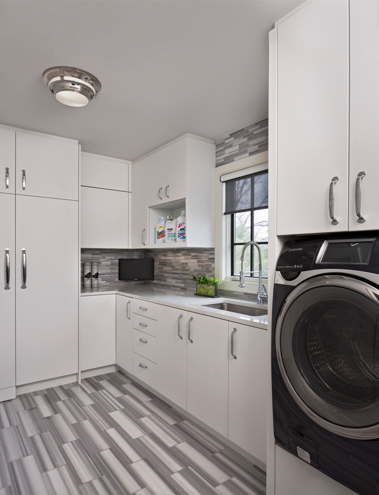 Laundry room - transitional laundry room idea in Detroit