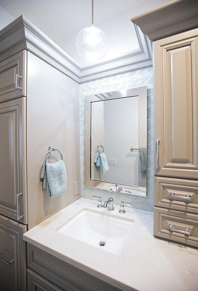 Example of a small transitional home design design