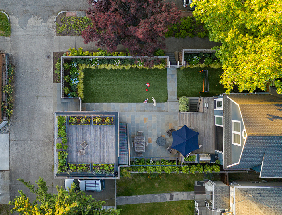 Photo of a mid-sized transitional garden in Seattle.