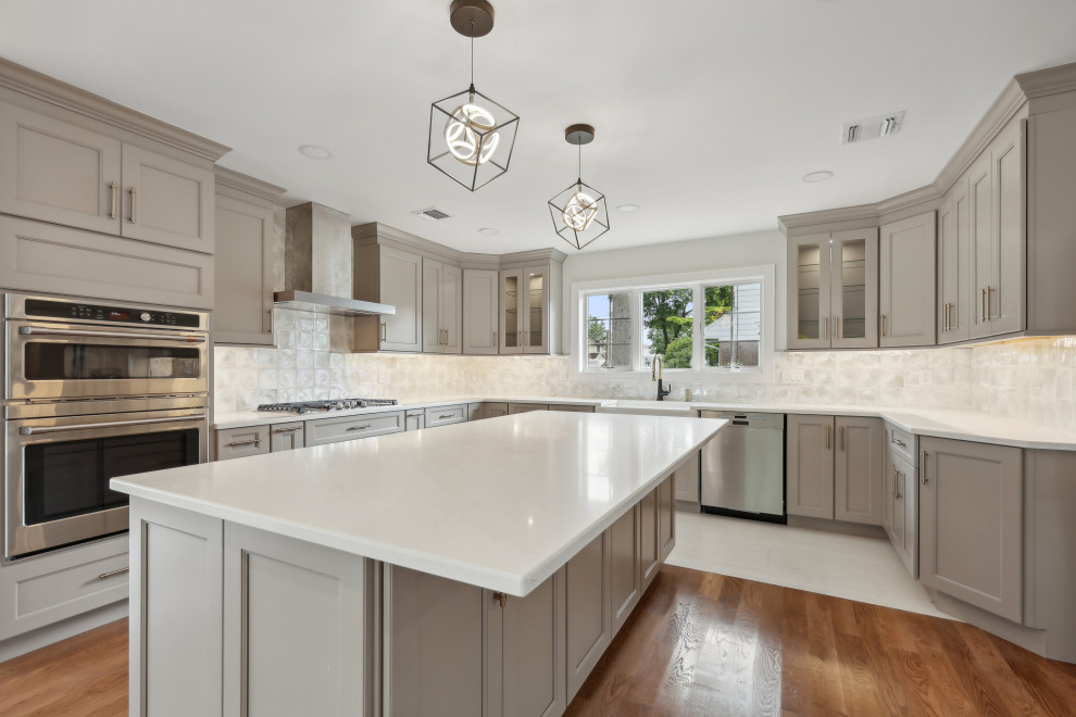 Kitchen Island with Pearlescent Backsplash