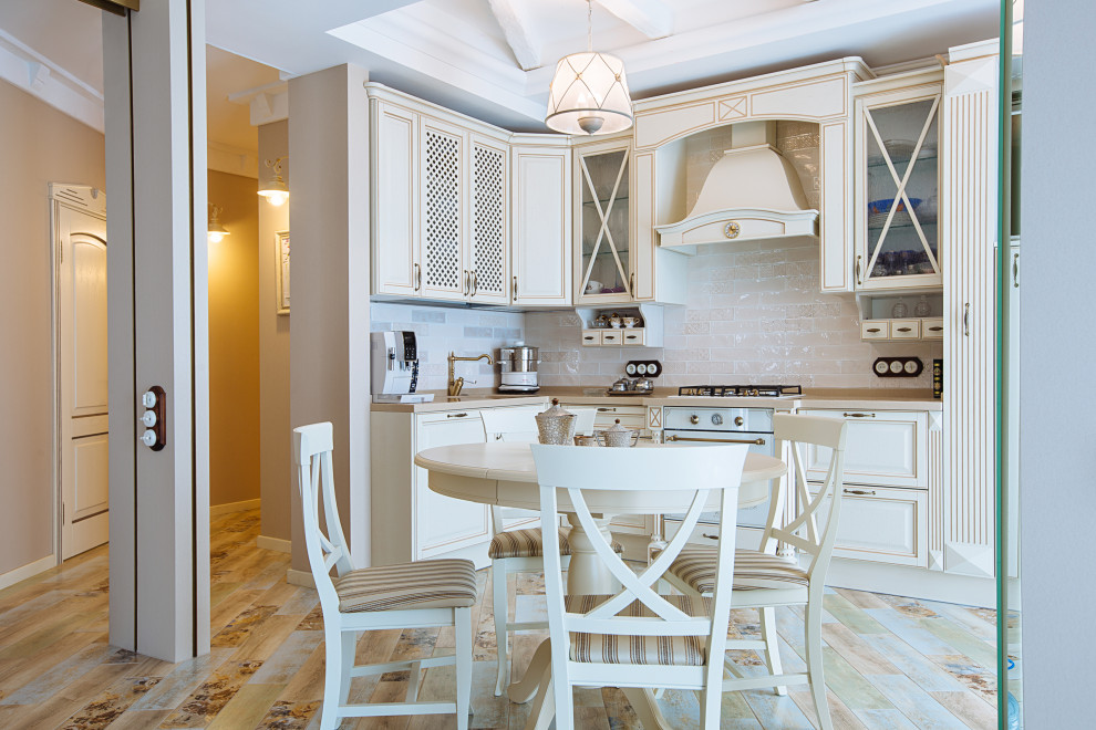 Современная интерпретация стиля "Шебби-шик" в двухкомнатной квартире на мансарде