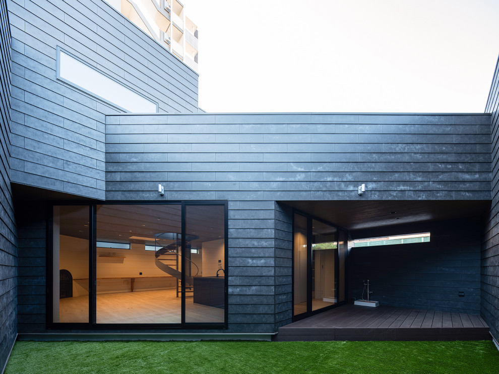 Diseño de patio minimalista de tamaño medio en patio y anexo de casas