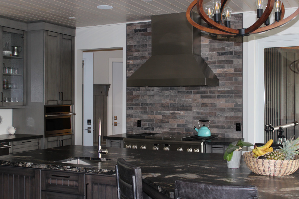 Home design - transitional home design idea in Toronto