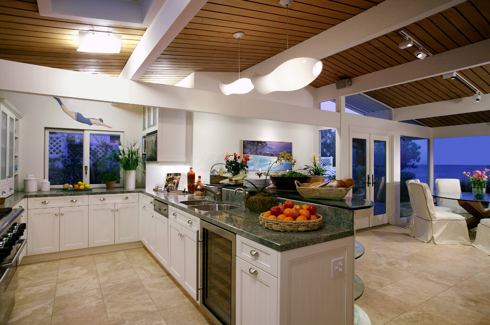Design ideas for a tropical kitchen in Santa Barbara.