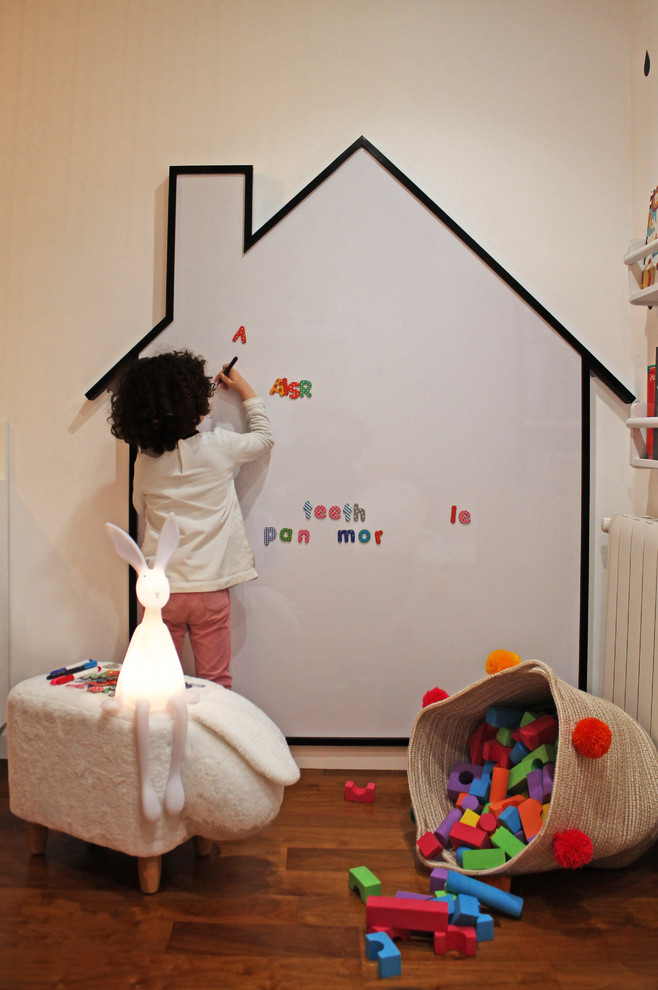 Inspiration for a mid-sized modern kids' room for girls in Valencia with white walls and laminate floors.