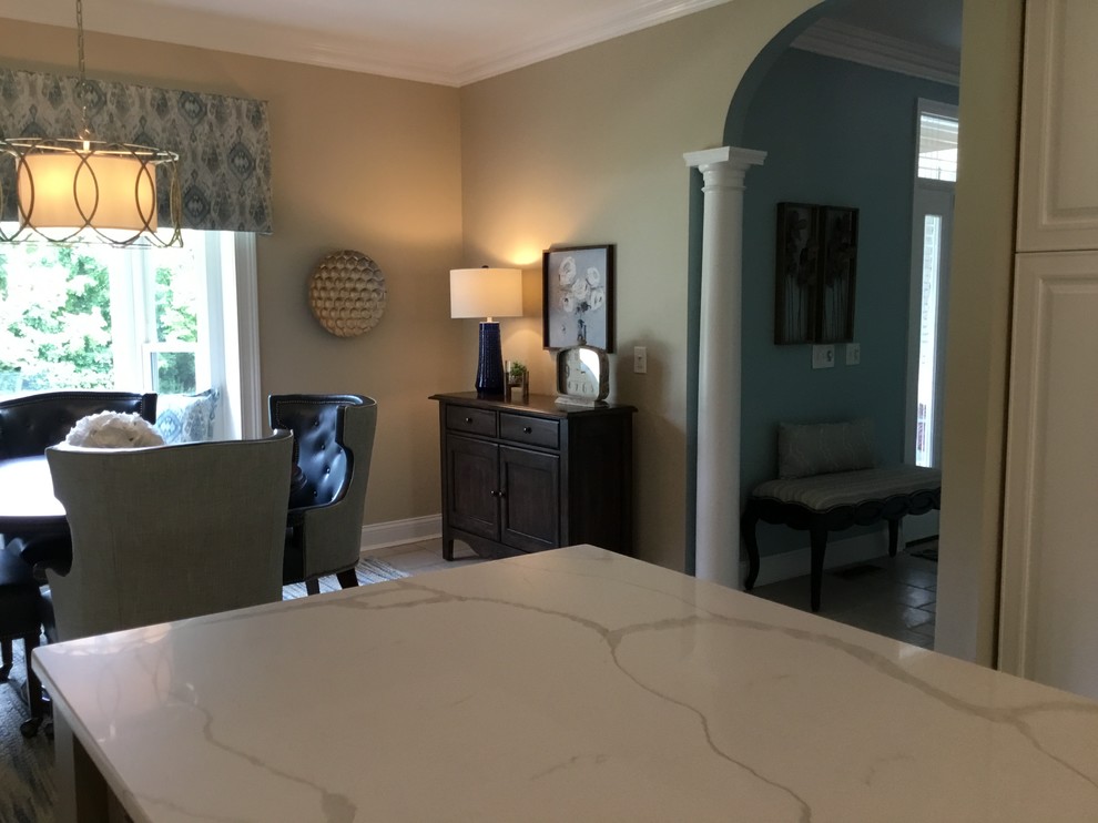 Example of a transitional home design design in Cincinnati
