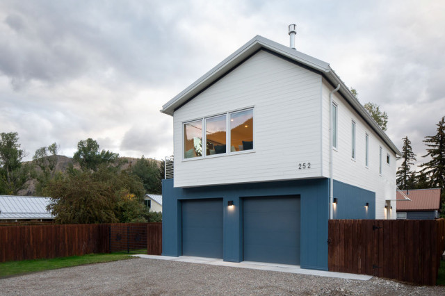 Summit View contemporain-garage