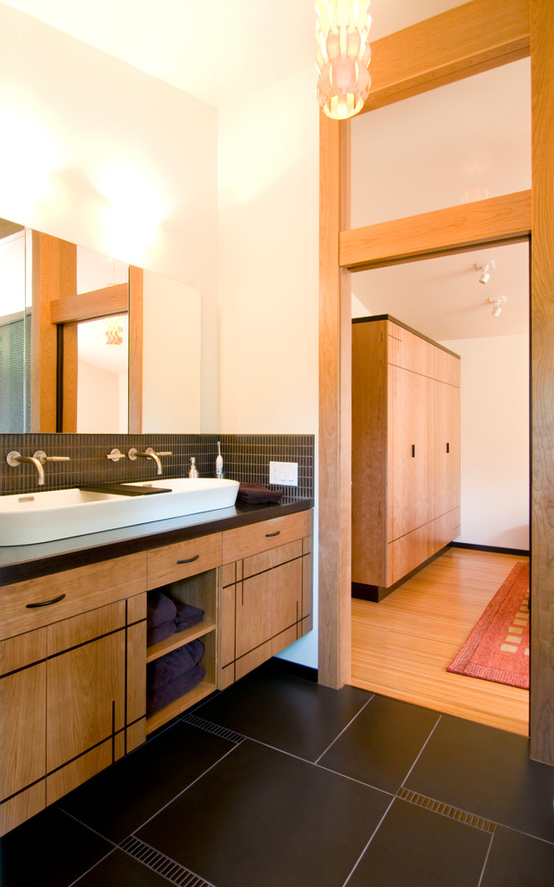 This is an example of a contemporary bathroom in San Francisco with beige walls.