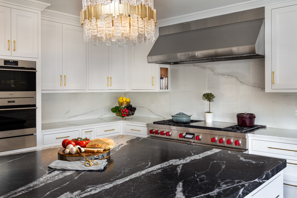 Kitchen - transitional kitchen idea in Boston