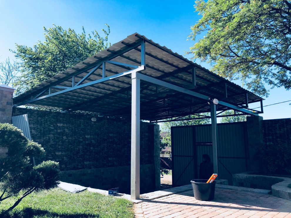 На крыше сидел кот