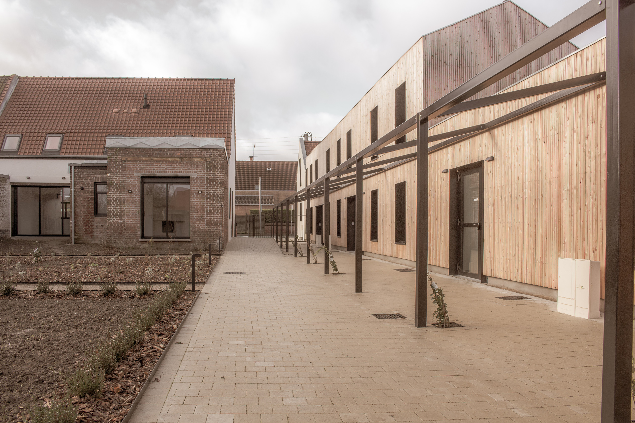 Transformation d'une remise en oratoire et aménagement paysager d'un béguinage