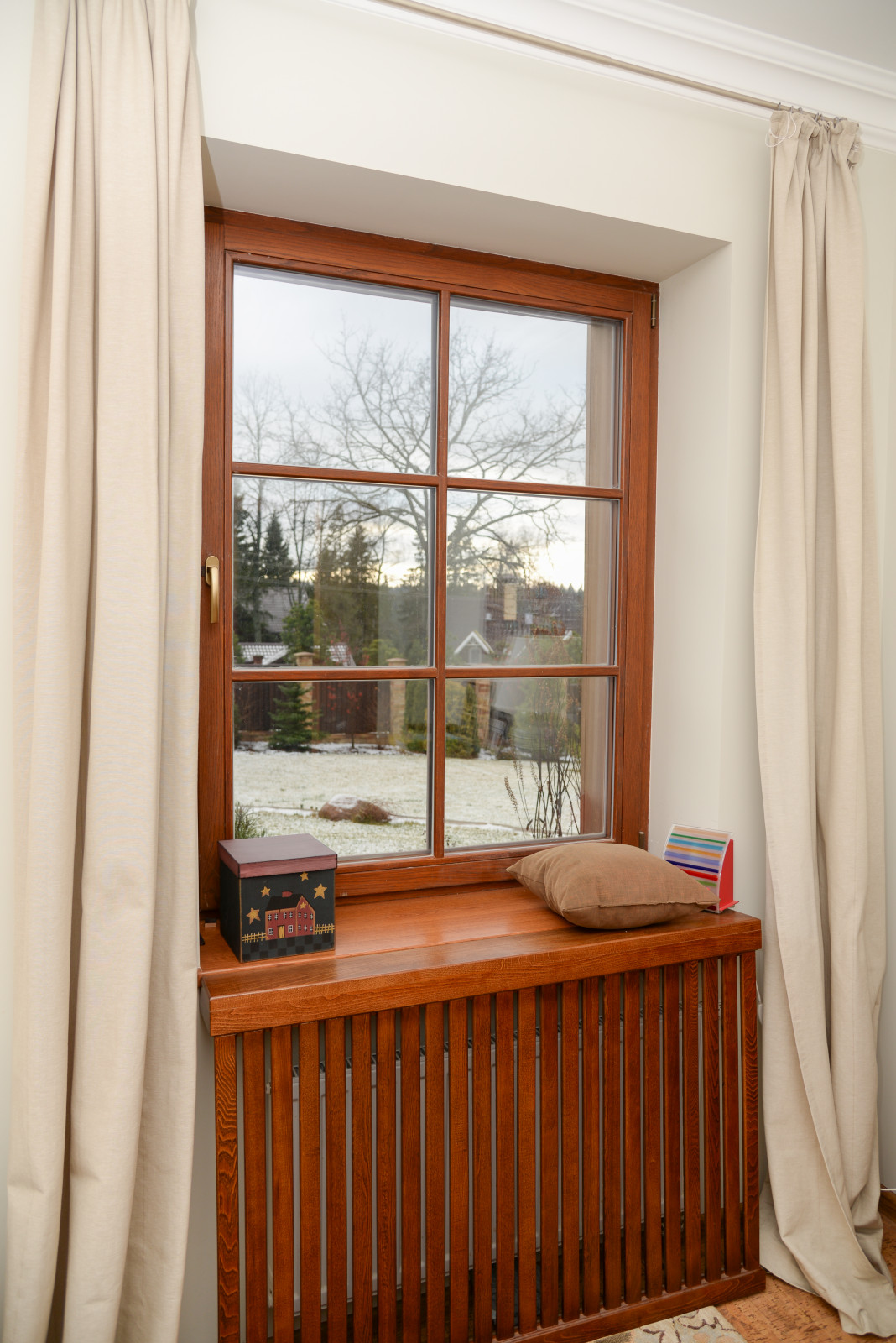 Остекление дома дубовыми окнами