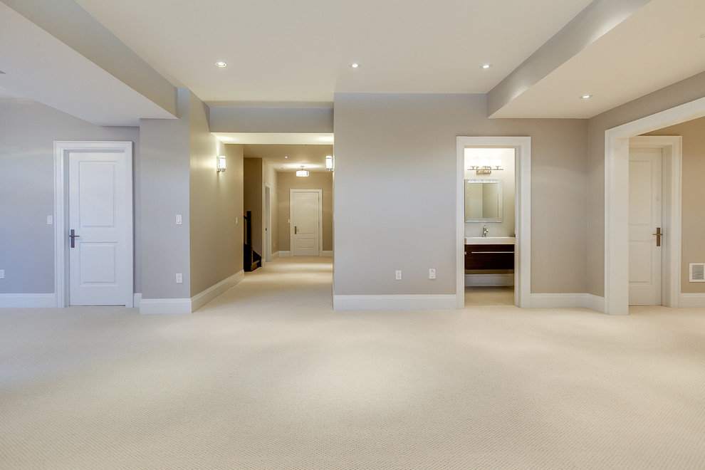 Photo of a transitional basement in Toronto.