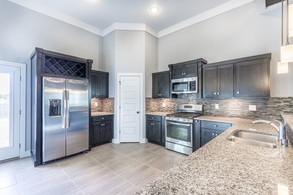 Transitional kitchen photo in Austin