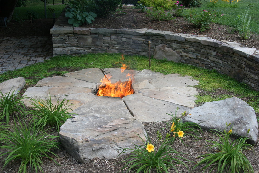 Inspiration for a mid-sized transitional landscaping in DC Metro.