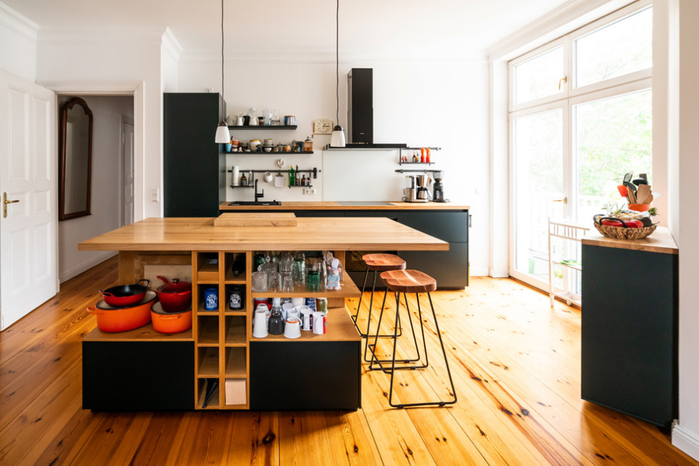 Dunkle Designerküche mit Mittelinsel - Minimalistisch - Küche - Berlin ...