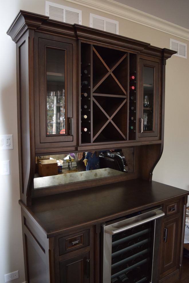 Example of a transitional kitchen design in Chicago