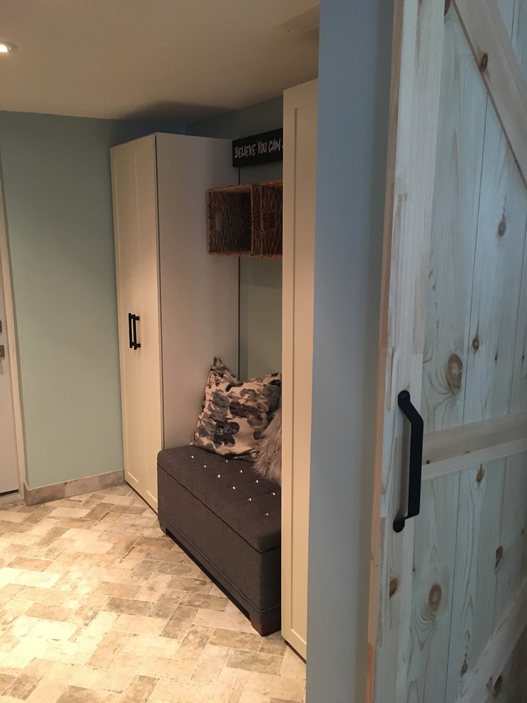 Transitional home design photo in Toronto