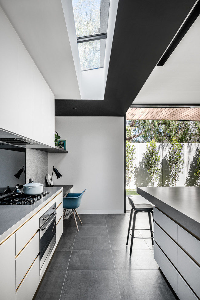 Photo of a contemporary kitchen in Melbourne.