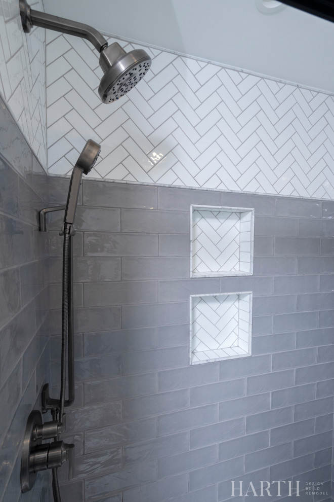 Example of a mid-sized transitional 3/4 gray tile and glass tile porcelain tile, gray floor and double-sink bathroom design in Philadelphia with shaker cabinets, gray cabinets, a two-piece toilet, blue walls, an undermount sink, quartz countertops, white countertops, a niche and a built-in vanity