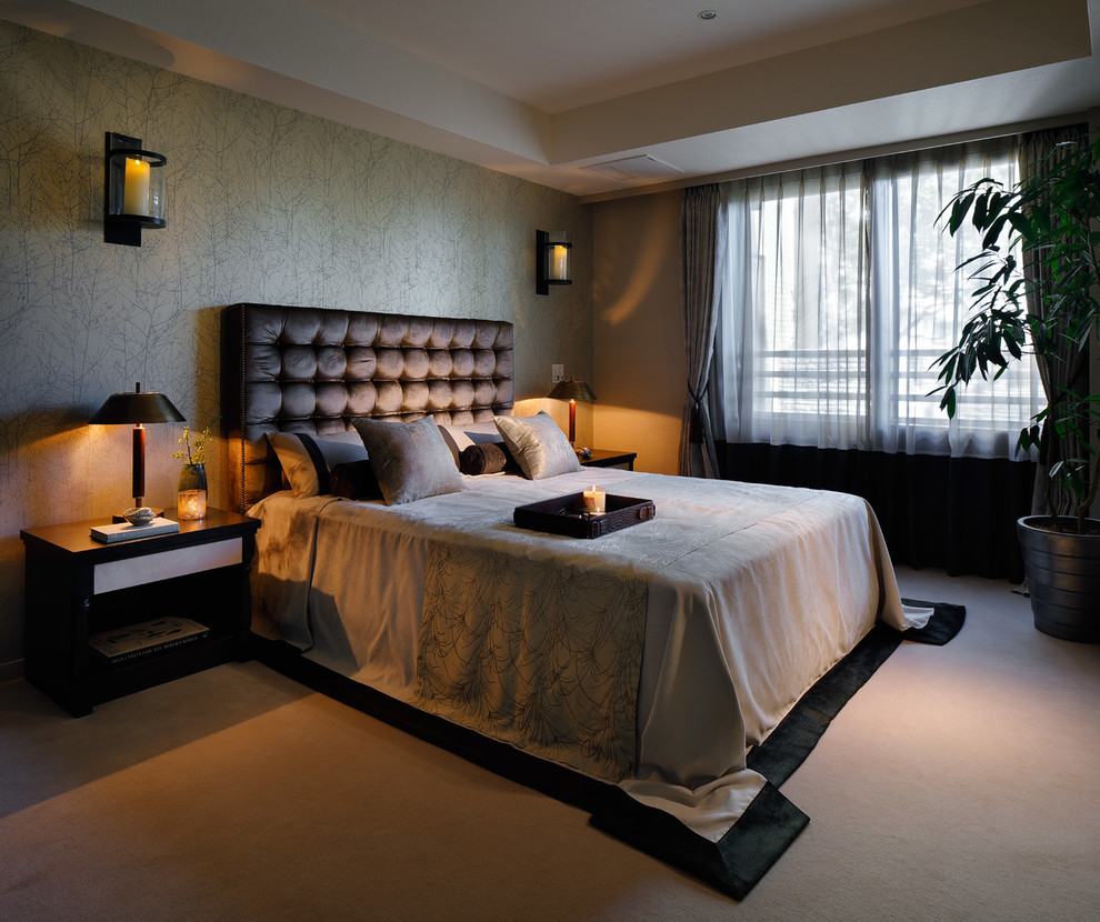 東京23区にあるコンテンポラリースタイルのおしゃれな寝室 (緑の壁、カーペット敷き、茶色い床) のレイアウト