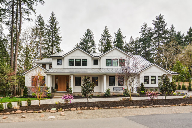 Lake Grove Custom lantlig-fasad