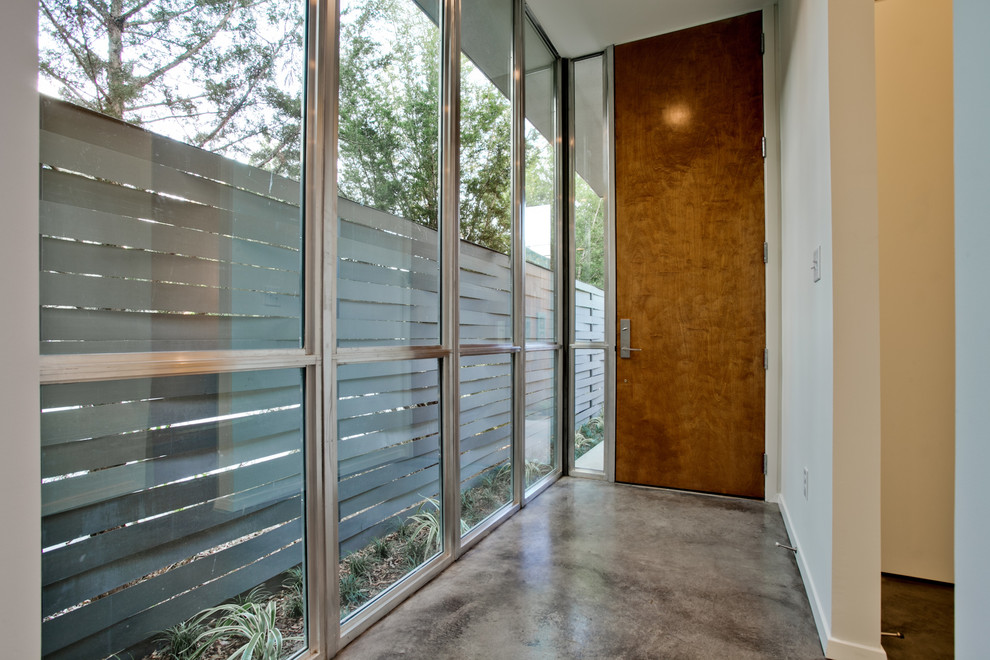 This is an example of a modern hallway in Dallas.