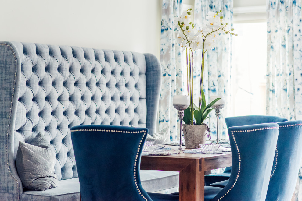 Transitional home design photo in Toronto
