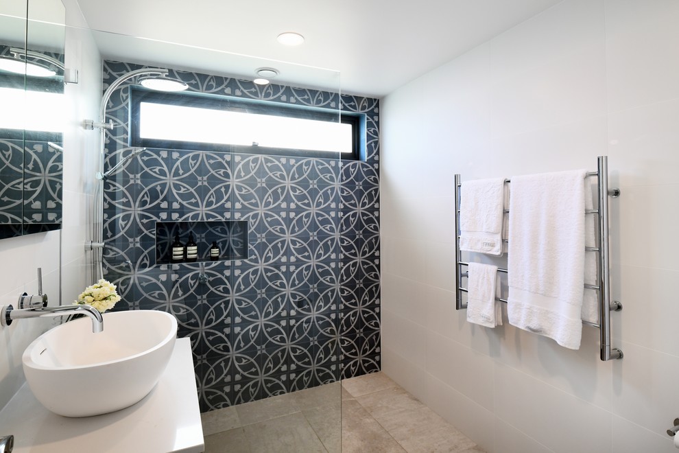 Design ideas for a mid-sized contemporary bathroom in Sydney with white benchtops.