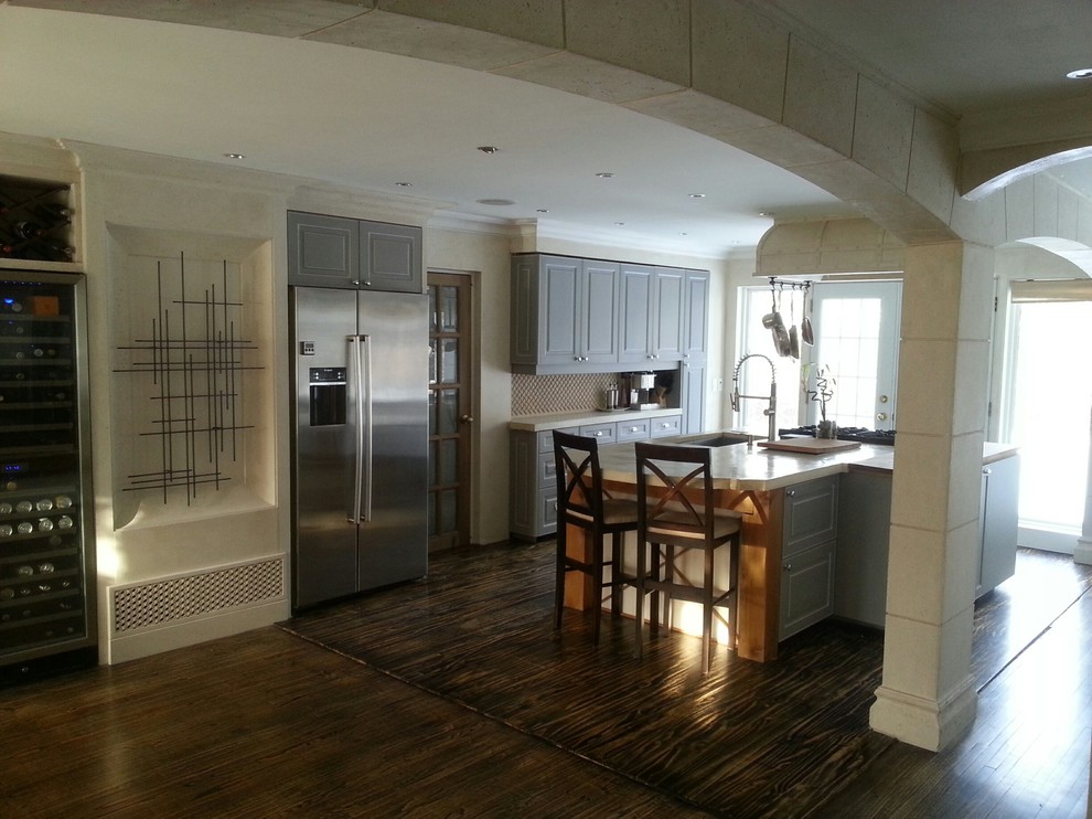 Mountain style kitchen photo in Toronto