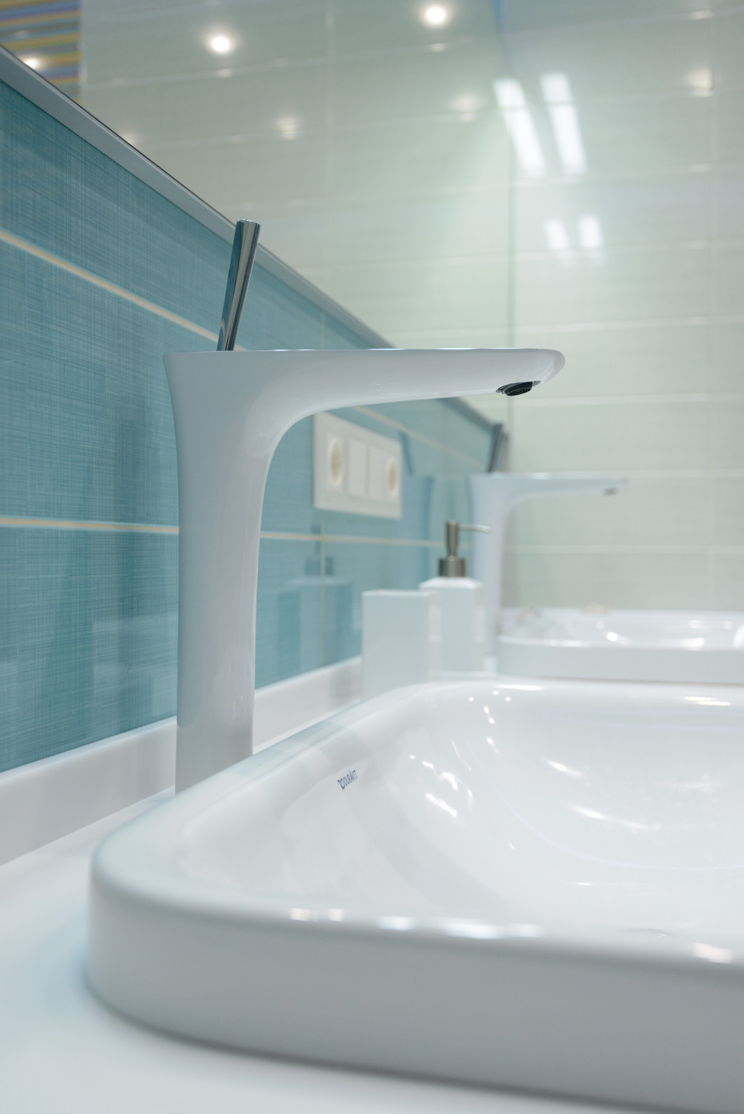 Любовь к белому цвету.