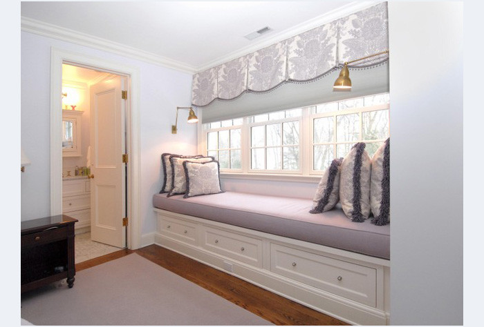 Bedroom - transitional bedroom idea in Miami